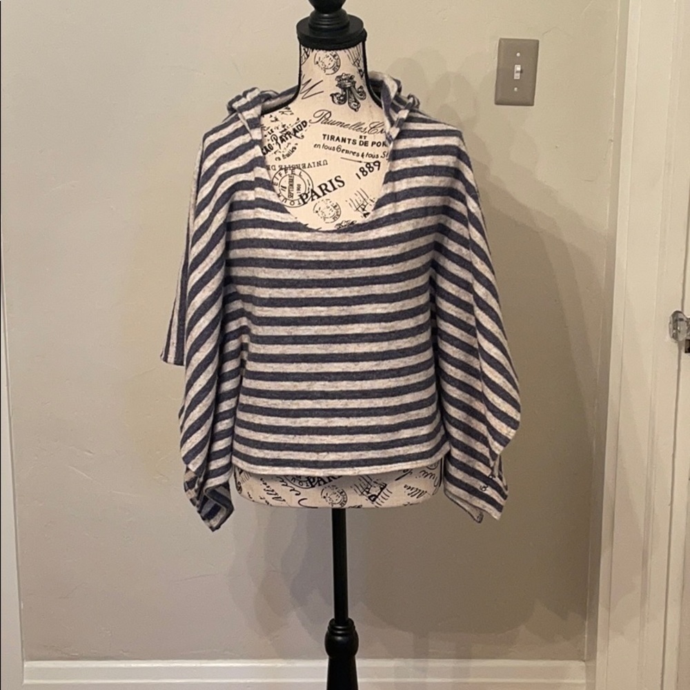 EUC Billabong striped beach poncho with hood